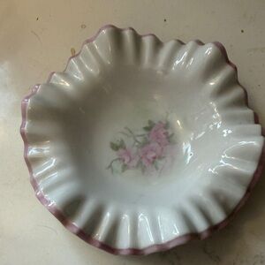 Vintage 1962 hand-painted ruffled porcelain trinket dish Ruth Dunn